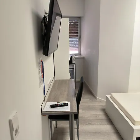 Private #4 With Single, Ground Floor, Ac, 2min To Rab, No Kitchen Ramstein-Miesenbach