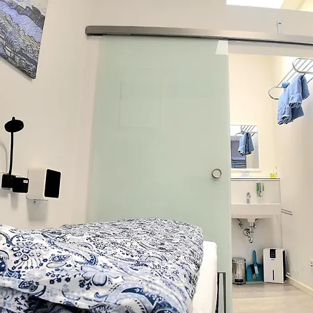 아파트 Newly Renovated! Private #4 With Single, Ground Floor, Ac, 2min To Rab, No Kitchen 람스타인-미젠바흐