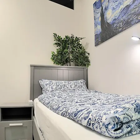 Newly Renovated! Private #4 With Single, Ground Floor, Ac, 2min To Rab, No Kitchen 람스타인-미젠바흐