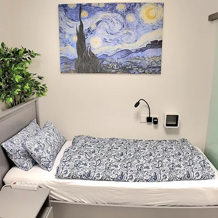 Newly Renovated! Private #4 With Single, Ground Floor, Ac, 2min To Rab, No Kitchen 아파트 *